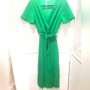 SASA GREEN PLEATED SHORT SLEEVE DRESS SZS/M